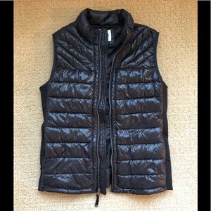 Shiny Primaloft fitted black vest